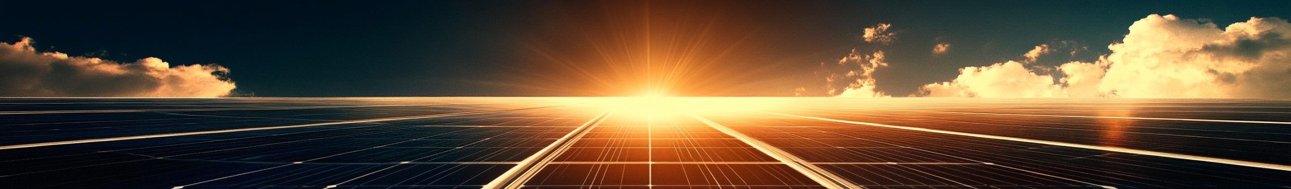 Paneles solares sobre cubierta de nave industrial
